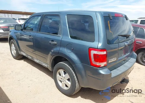 2010 Ford Escape Xls z USA, uszkodzony, nr VIN 1FMCU0C75AKA02502